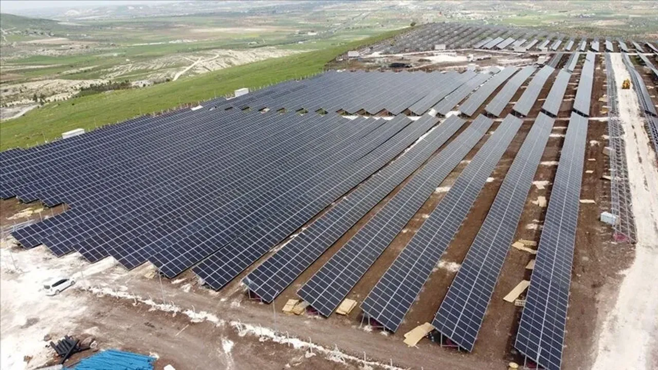 Türkiye'nin güneş enerjisi gücü 10 bin megavatı geçti