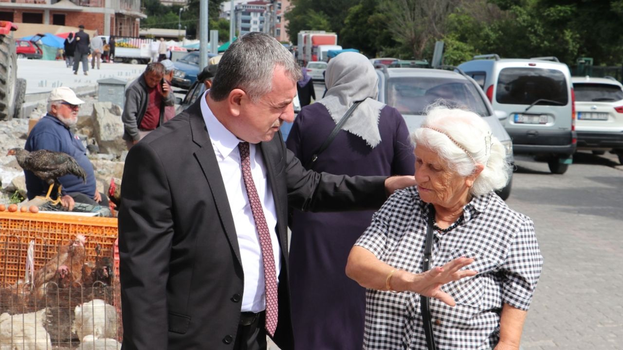 Kaymakam Nayman ve Belediye Başkanı Özdemir pazar yerini ziyaret etti