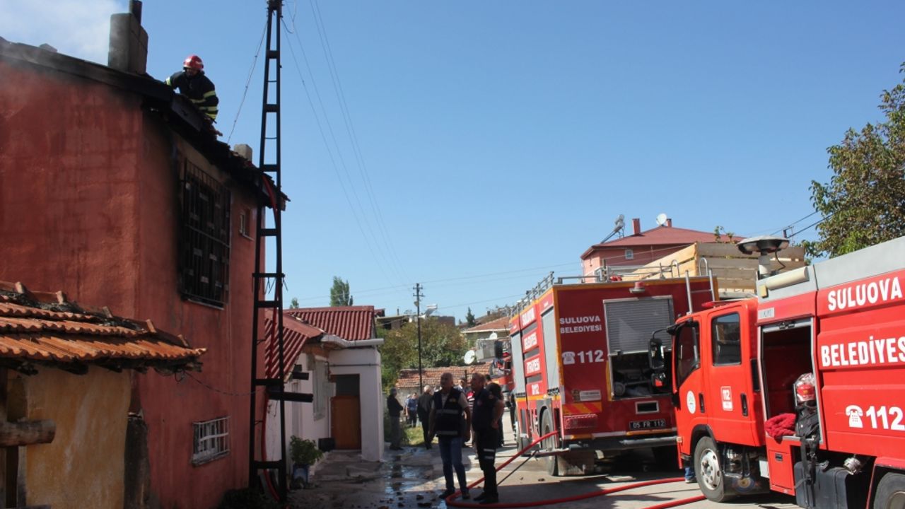Suluova'da bir evde çıkan yangın hasara neden oldu