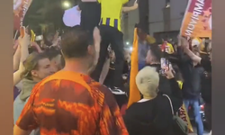 Fenerbahçeli taraftardan Galatasaraylı taraftarlarla kutlama