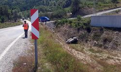 Sinop'ta otomobil uçurumdan devrildi