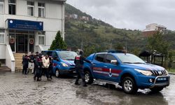 Artvin'de firari şüpheli ile yurt dışına kaçışına yardım eden 2 kişi tutuklandı