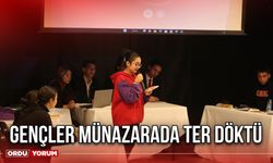 Gençler münazarada ter döktü