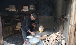 Tokatlı 80 yaşındaki kalay ustası, mesleğini 70 yıldır sürdürüyor