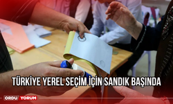 Türkiye yerel seçim için sandık başında