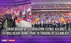 Şükrü Bodur ve 52 Orduspor Futbol Kulübü Futbolcuları, Rams Park'ta Tribünleri Selamladı