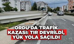 Ordu'da Trafik Kazası: Tır Dorsesindeki Yük Yola Saçıldı