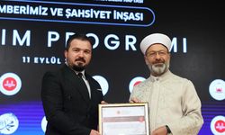 Muhammed Hoca Hediyesini Aldı