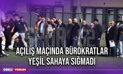 Açılış Maçında Bürokratlar Yeşil Sahaya Sığmadı