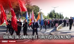 Gülyalı’da Cumhuriyet Yürüyüşü Düzenlendi