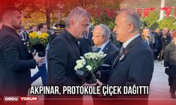 Akpınar, Protokole Çiçek Dağıttı