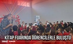 Kitap Fuarında Öğrencilerle Buluştu