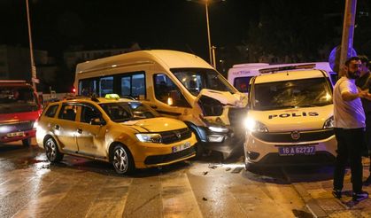 Bursa'da polis aracı kaza yaptı, 3 polis yaralandı