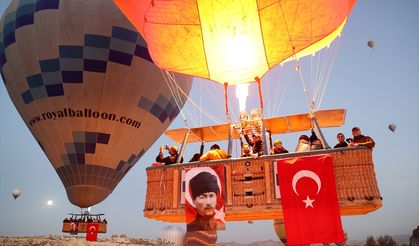 NEVŞEHİR - Cumhuriyet'in 100. yılında Kapadokya semaları Türk bayraklarıyla renklendi