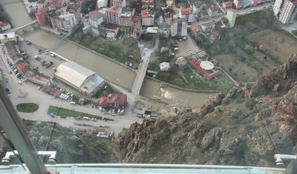 Gümüşhane'deki cam seyir terası turistlerin uğrak noktası oldu
