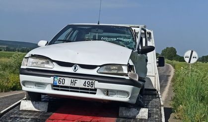 Tokat'ta iki otomobilin çarpıştığı kazada 2  kişi yaralandı