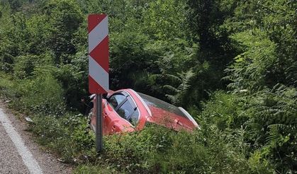Ayancık'ta otomobilin devrildiği kazada 2 kişi yaralandı