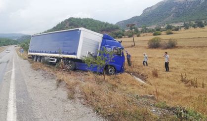 Kastamonu'da tır devrildi