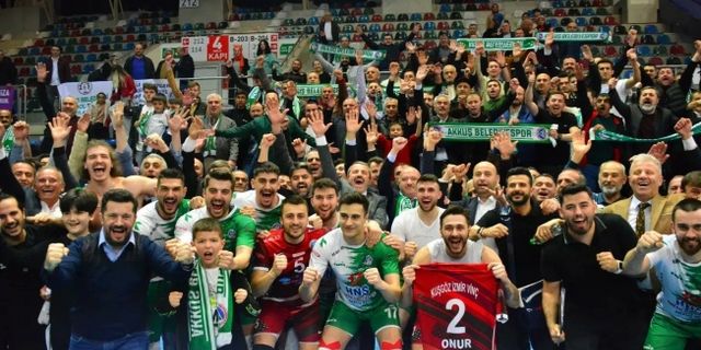 Akkuş Belediyespor Efeler Ligi'ne Yükseldi ! 3-1