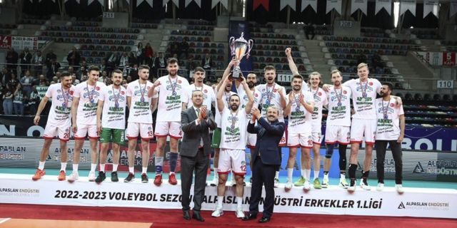Akkuş Belediyespor Şampiyonluk Kupası Kaldırdı !
