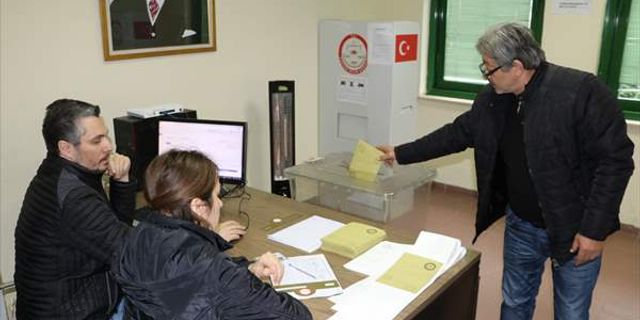Havalimanlarında Oy Verme İşlemi Sürüyor