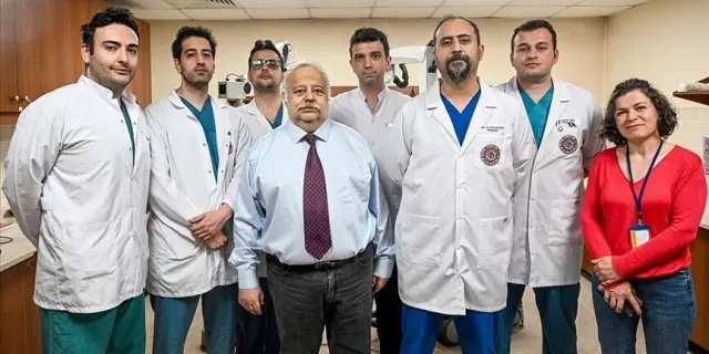 Türk cerrahlar Da Vinci robotuyla ameliyat yaptı