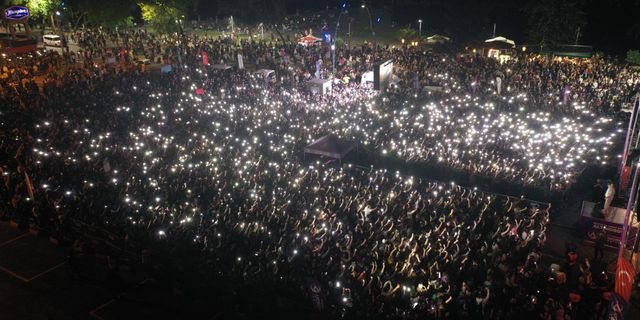 Gençlik konsere akın etti