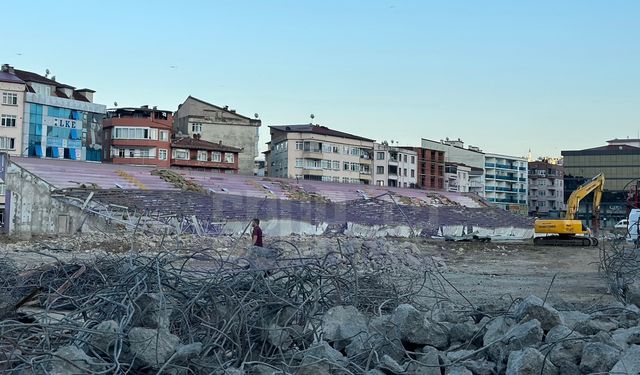 19 Eylül’ün Son Tribünü ‘Açık’ta Kaldı