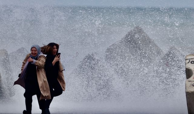 Akçakoca'da balıkçılar, olumsuz hava koşulları nedeniyle denize açılamadı