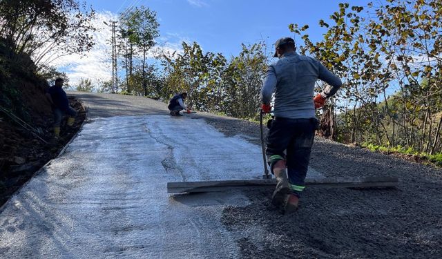Fatsa’da beton yol çalışmaları hızlandı