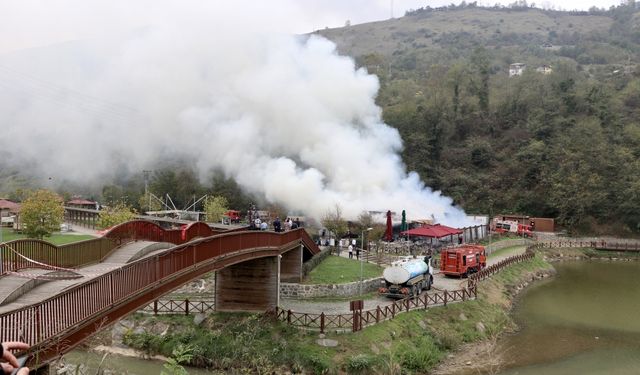 Trabzon'da Büyükşehir Belediyesine ait sosyal tesisteki restoran yandı