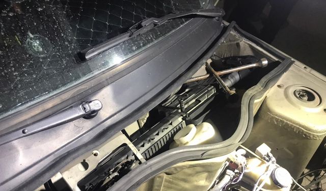 Çorum'da polisten kaçarken yakalanan 3 şüphelinin aracından uzun namlulu silah çıktı