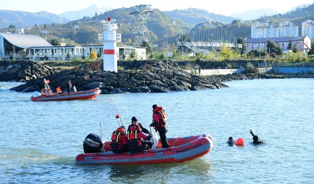 Trabzon Büyükşehir Belediye Başkanı Zorluoğlu'ndan araka kurtarma ekiplerine teşekkür