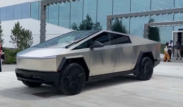 Tesla Cybertruck'ın Türkiye fiyatı için dudak uçuklatan hesaplama