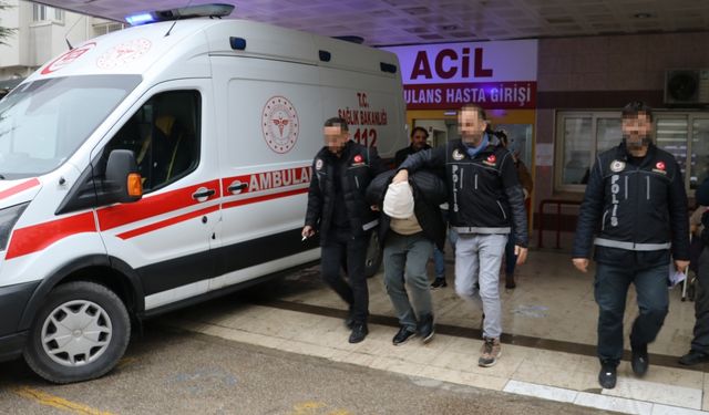 Amasya'da araçlarında 120 kilogram esrar bulunan 2 zanlı tutuklandı