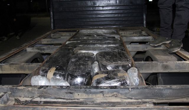 Amasya'da bir araçta 120 kilogram esrar ele geçirildi