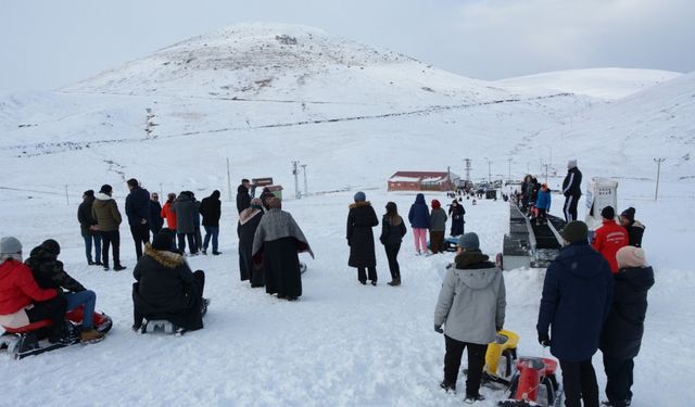 Tokat Başçiftlik Kayak Merkezi kar yağışıyla irlikte hizmete açıldı