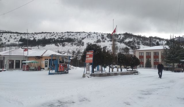 Tokat'ta yüksek kesimlerde kar etkili oldu