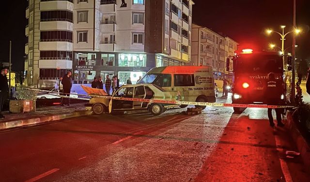 Tokat'ta minibüs ile otomobilin çarpıştığı kazada 3 kişi yaralandı