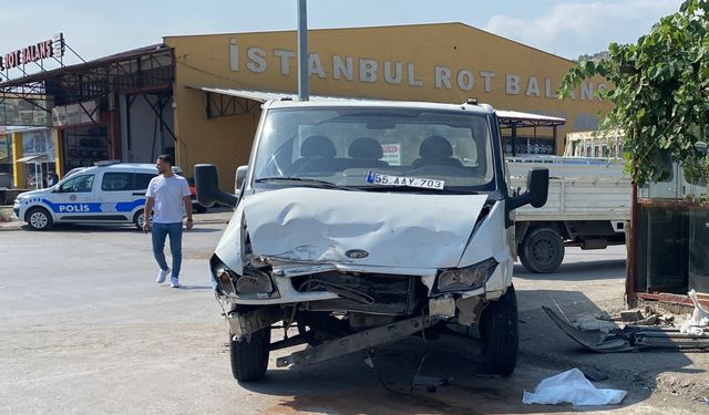 Samsun'daki trafik kazasında sürücü ile 2 yaya yaralandı