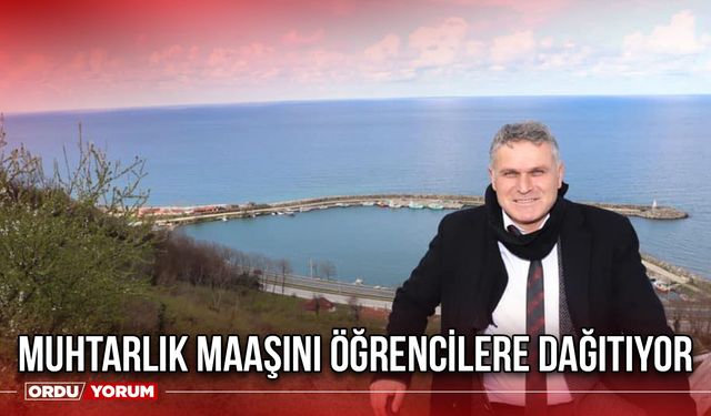 Muhtarlık Maaşını Öğrencilere Dağıtıyor