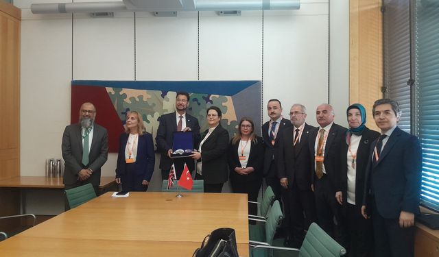 Naci Şanlıtürk, Londra’da