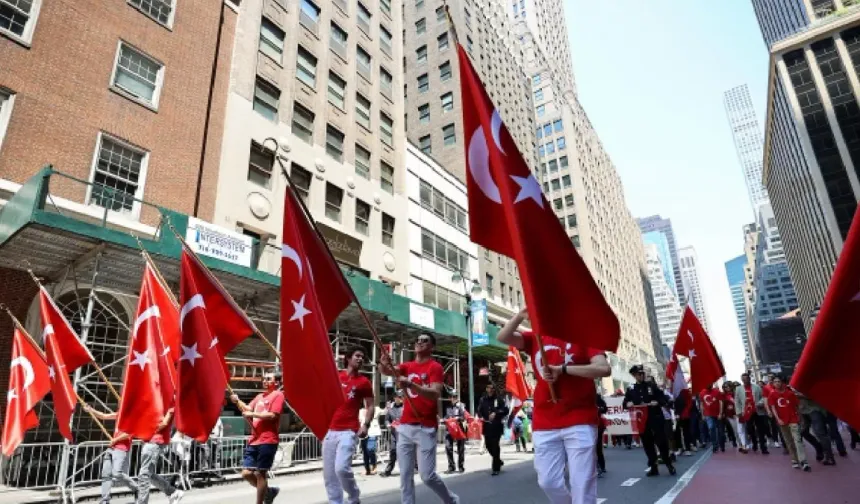 New York'ta "Geleneksel Türk Günü Yürüyüşü" düzenlendi