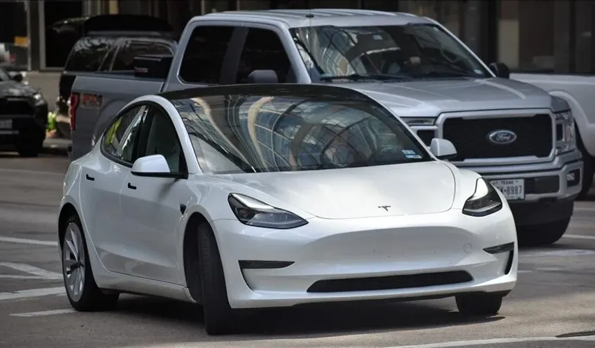 Tesla,  1,1 milyon aracını geri çağıracak