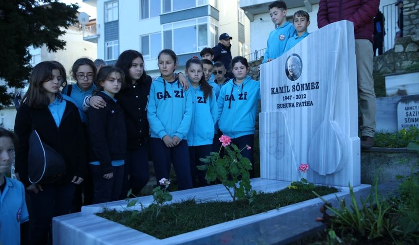 Karadenizli sanatçı Kamil Sönmez mezarı başında anıldı