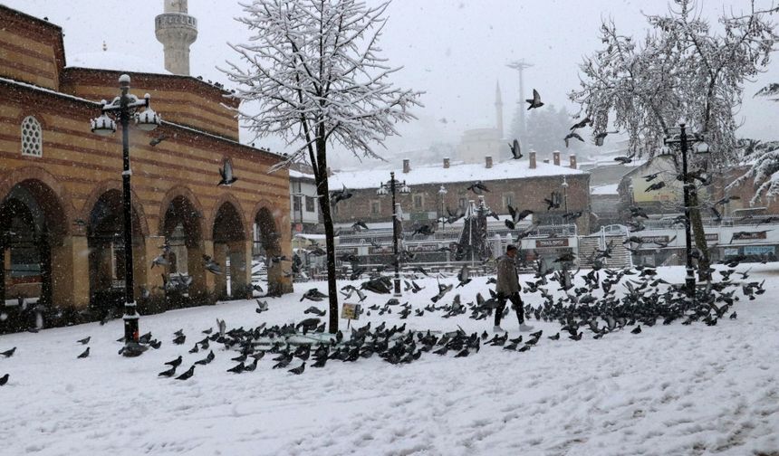 Kastamonu kent merkezinde kar etkili oluyor
