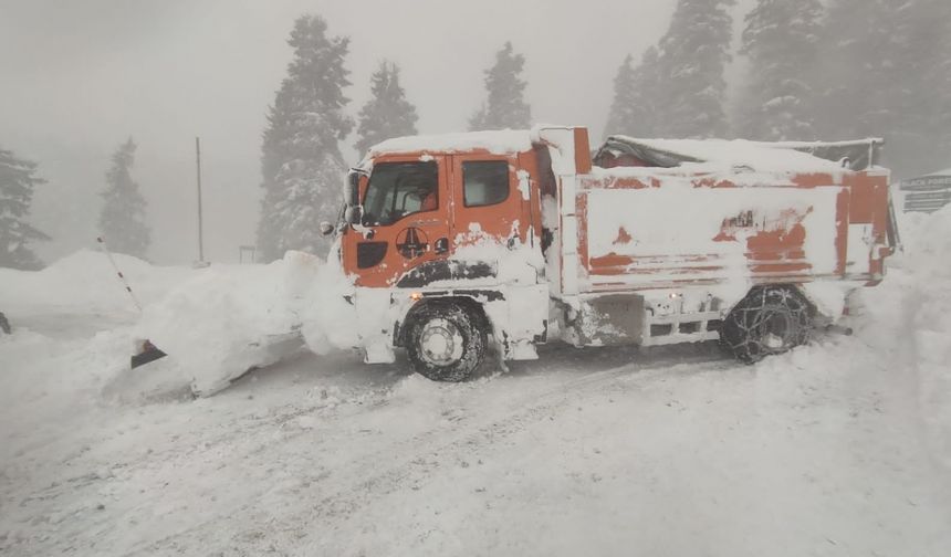 Artvin-Ardahan kara yolu kar nedeniyle ulaşıma kapandı