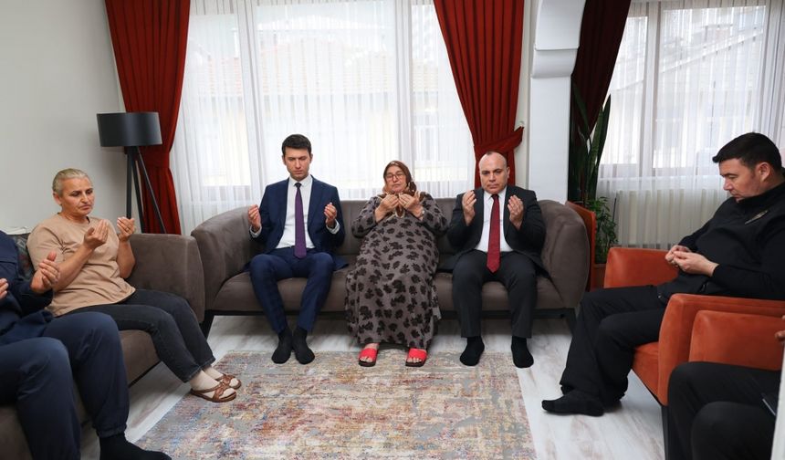 Artvin Valisi Ünsal şehit ailesini ziyaret etti