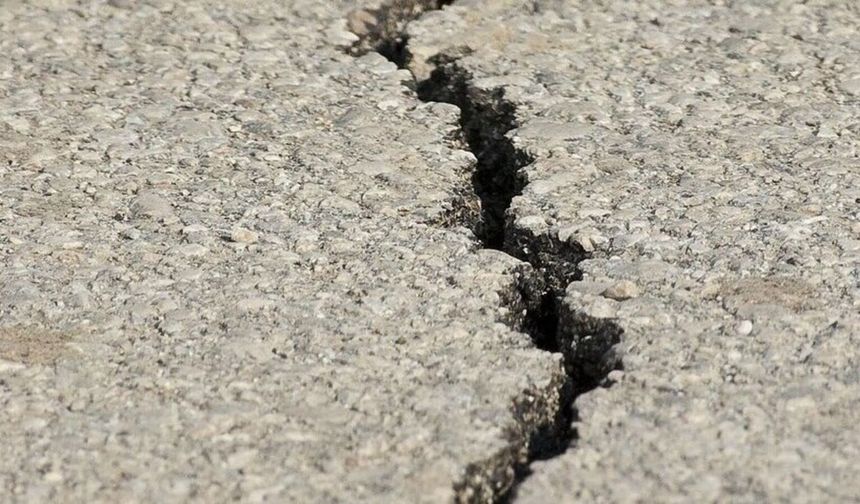 Endonezya'da 6,2 büyüklüğünde deprem meydana geldi