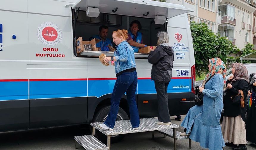 YKS'ye Giren Öğrencilere İkram